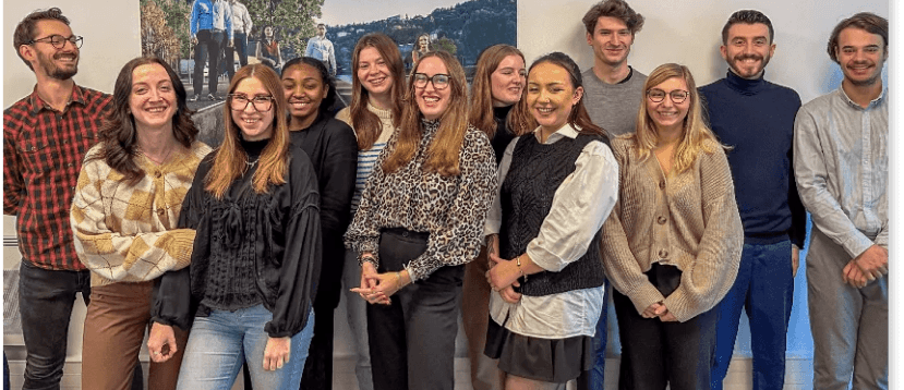 Photo de moi et mes élèves.