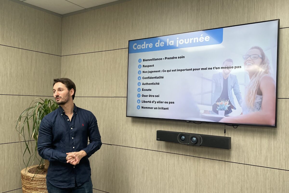 Geoffrey Courcol, coach professionnel, anime une journée de séminaire